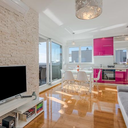 Fucshia Dreams, Brand New Penthouse For 8 Apartment โนวาลยา ภายนอก รูปภาพ